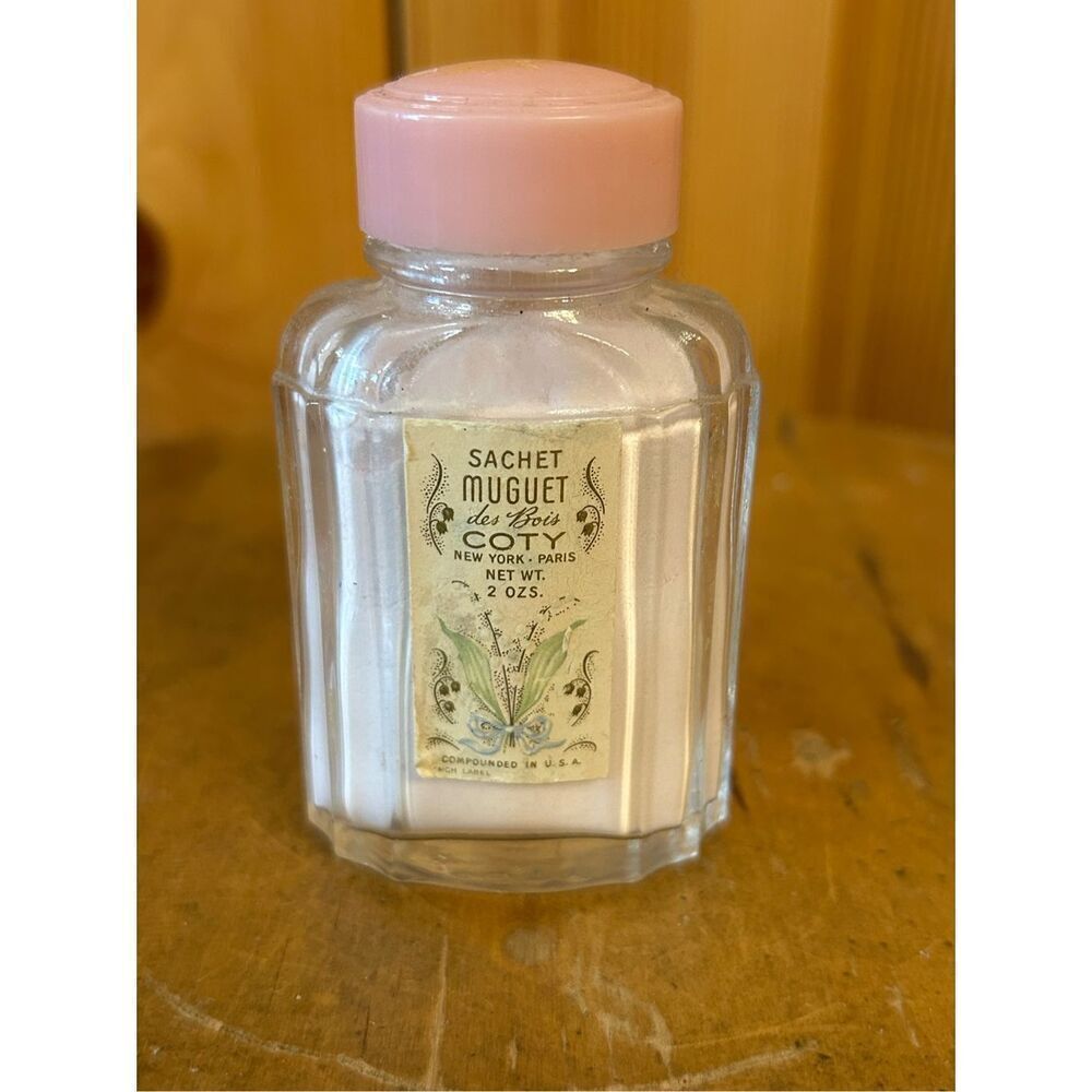 Vintage Coty Muguet des Bois 2 oz powder Decor (8276)